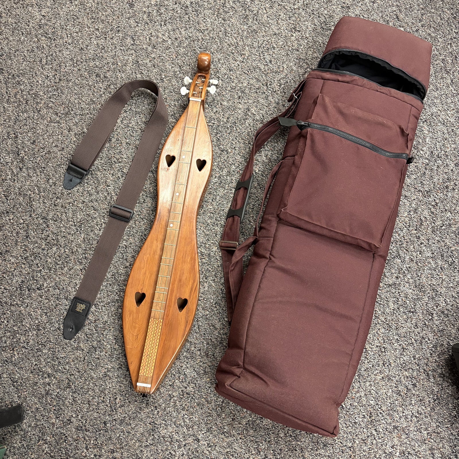 Hourglass Mountain Dulcimer 1970s, brand unknown with case