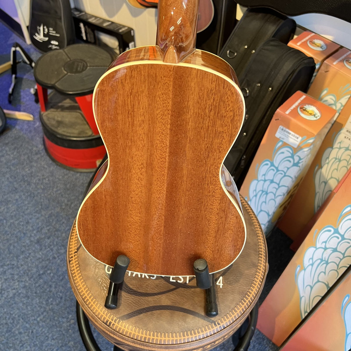 Kala KA-CGE Glossy Concert Ukulele w/EQ - w/low G