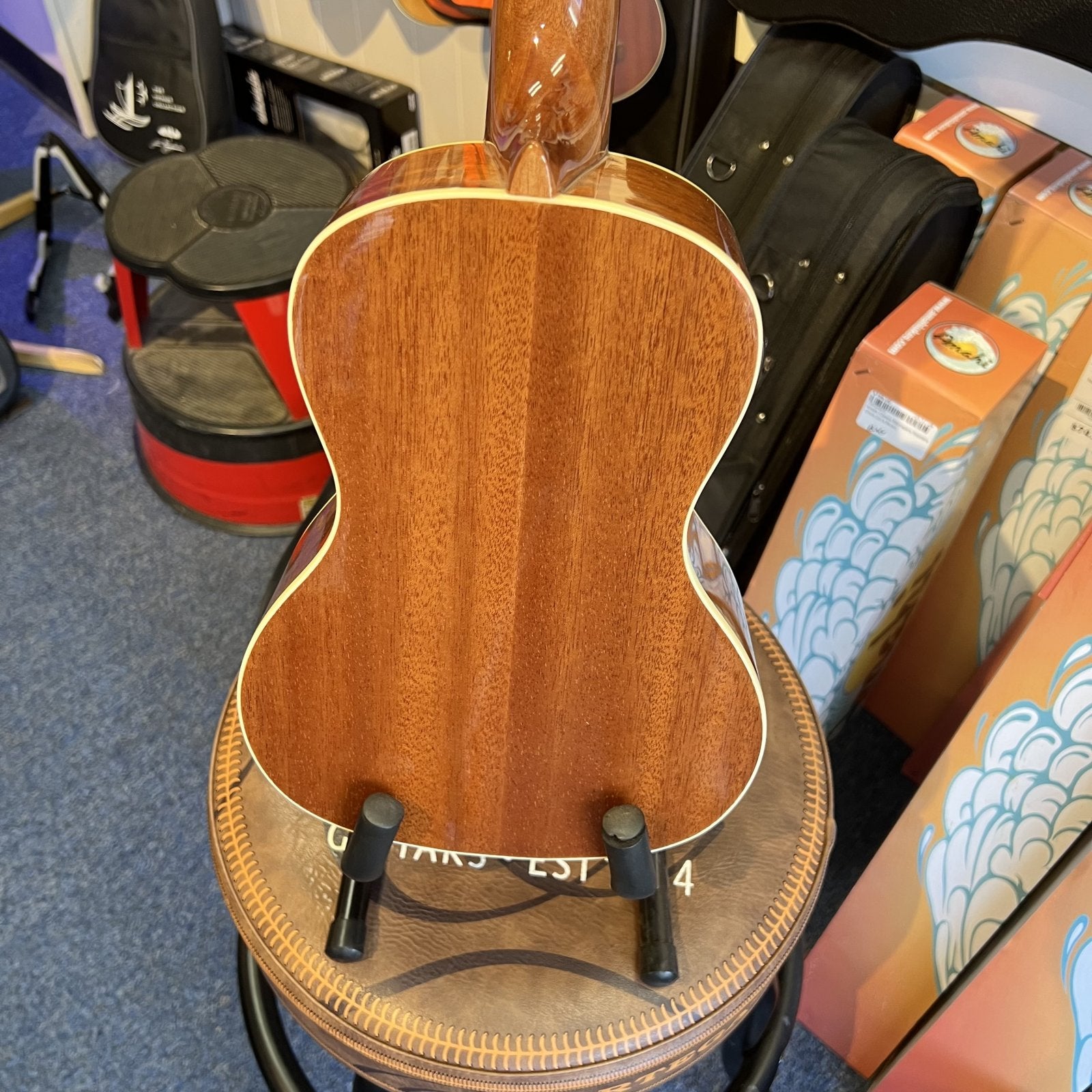 Kala KA-CGE Glossy Concert Ukulele w/EQ - w/low G