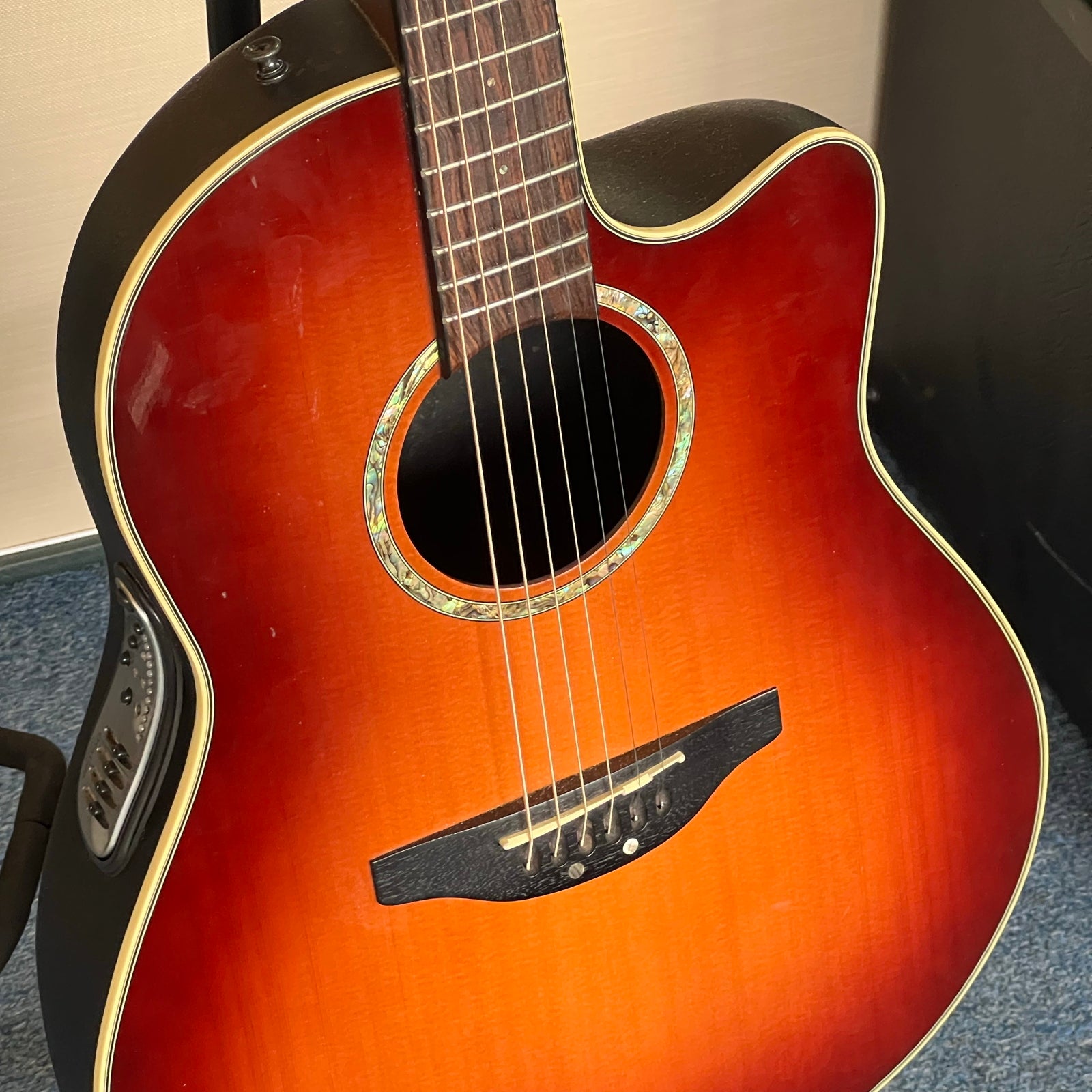 Ovation Acoustic-Electric Guitar Pinnacle CU 147 Sunburst – Used