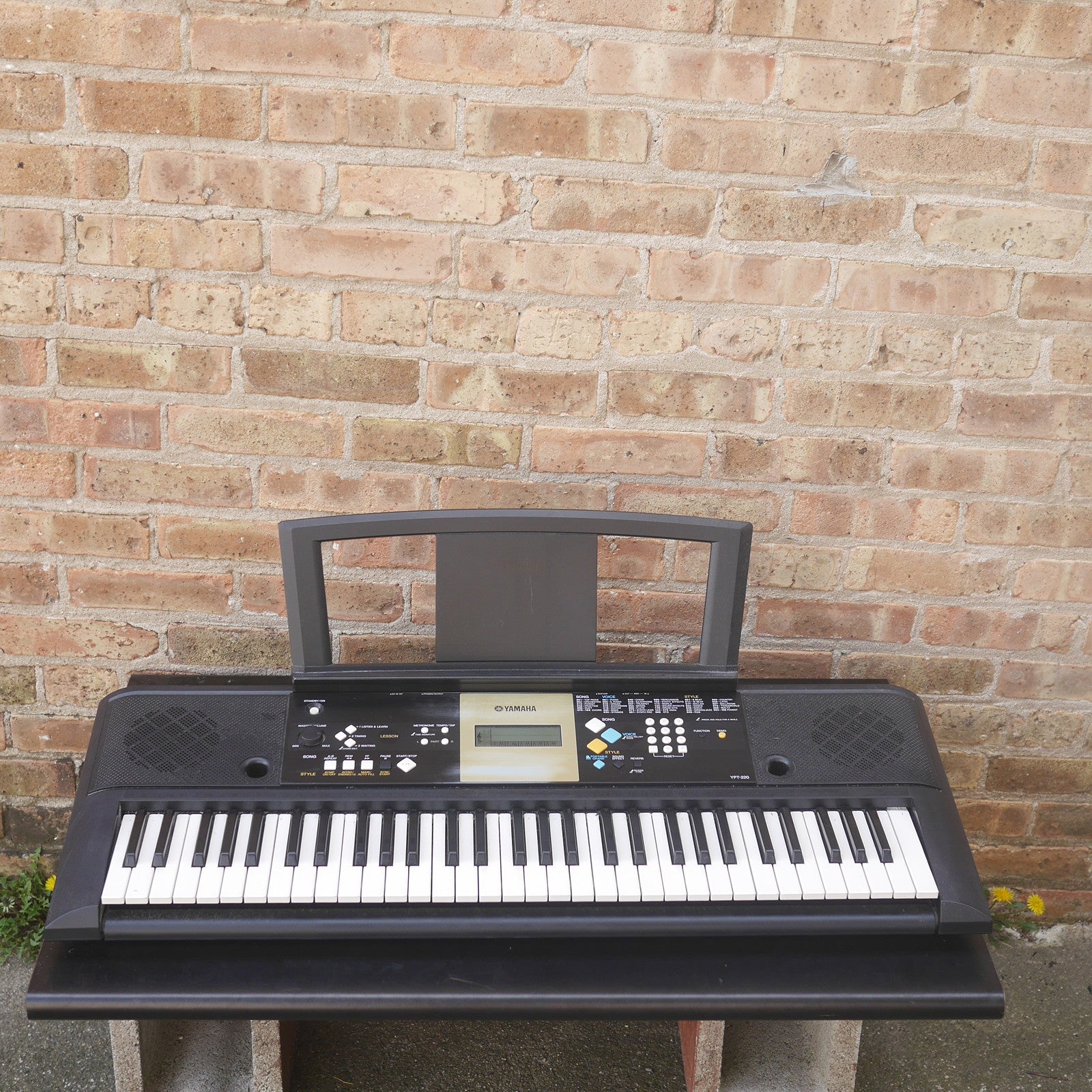 Yamaha YPT-220 Portable Keyboard with MIDI used
