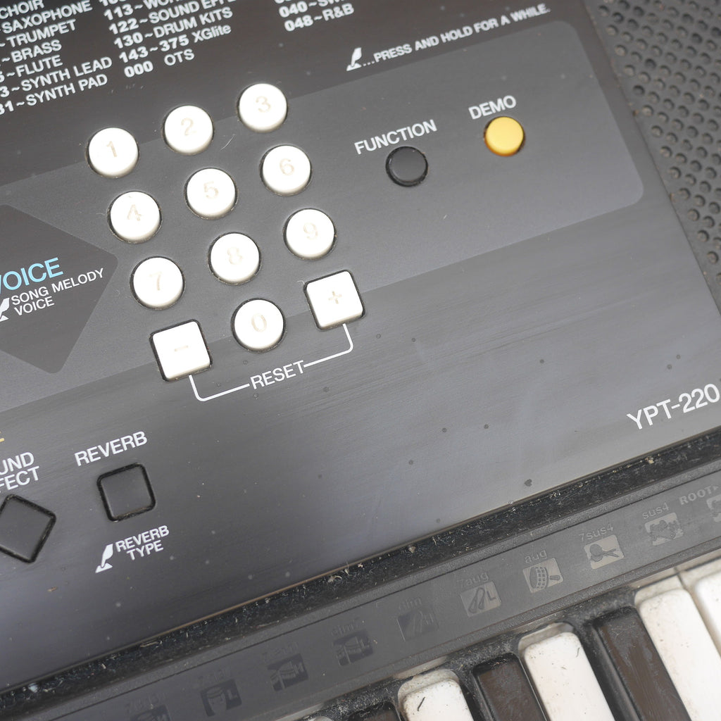 Yamaha YPT-220 Portable Keyboard with MIDI used
