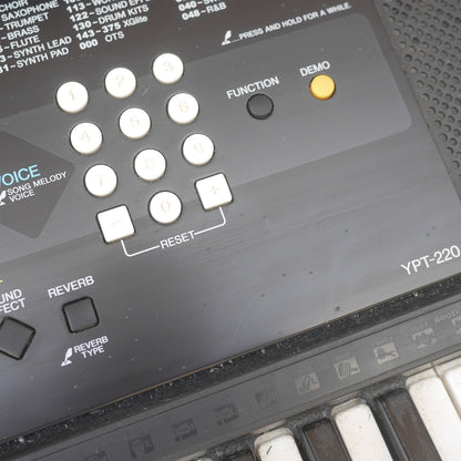 Yamaha YPT-220 Portable Keyboard with MIDI used