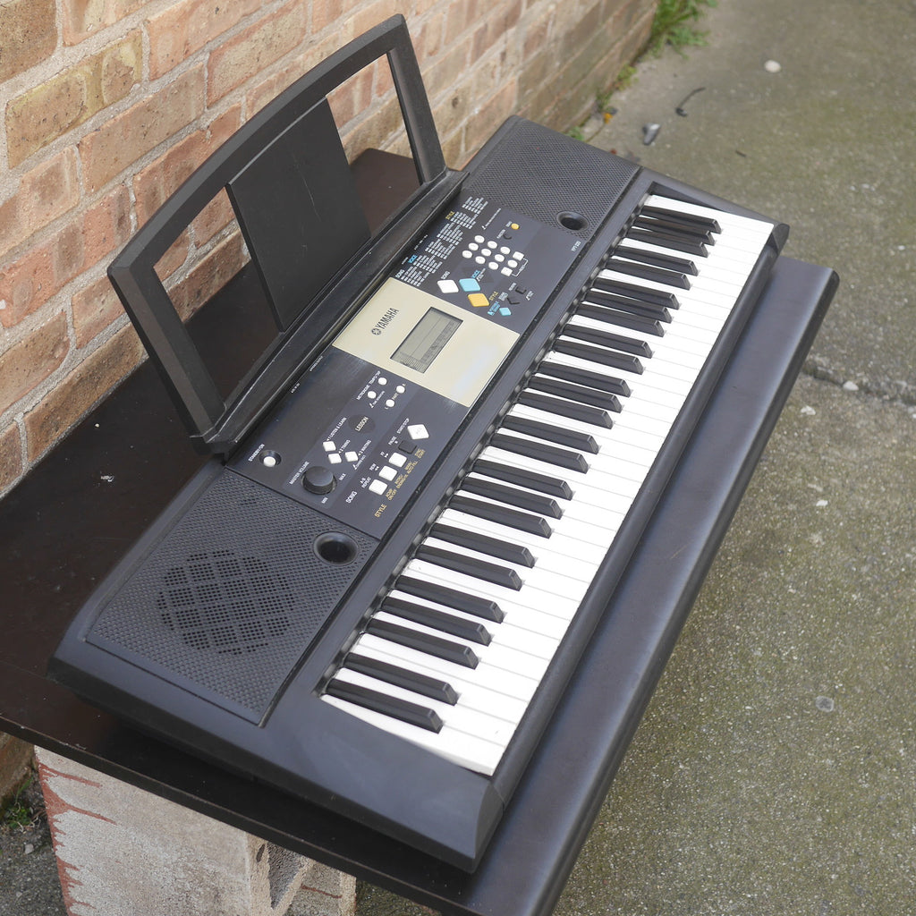 Yamaha YPT-220 Portable Keyboard with MIDI used