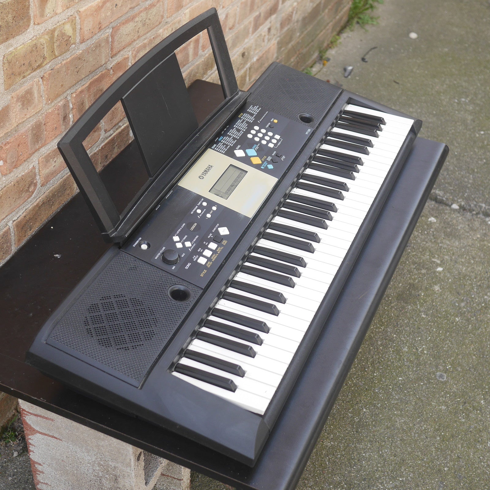 Yamaha YPT-220 Portable Keyboard with MIDI used