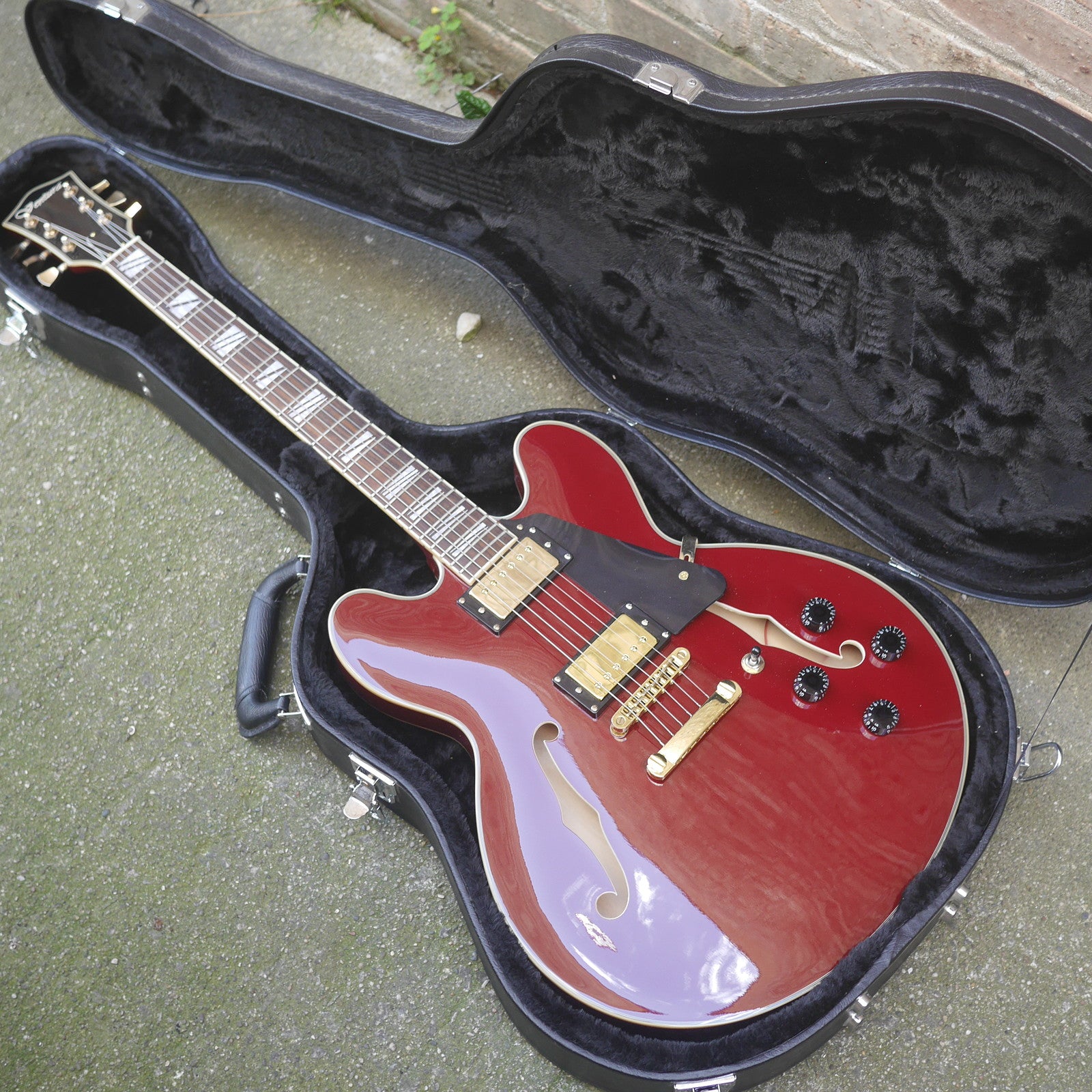 Ventura 335 Style Electric Guitar, Wine Red, used