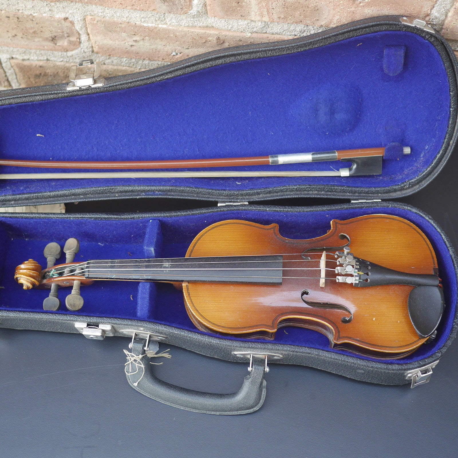 Suzuki 1/10 Student Violin Model 7.  Outfit with bow and case.  1970s