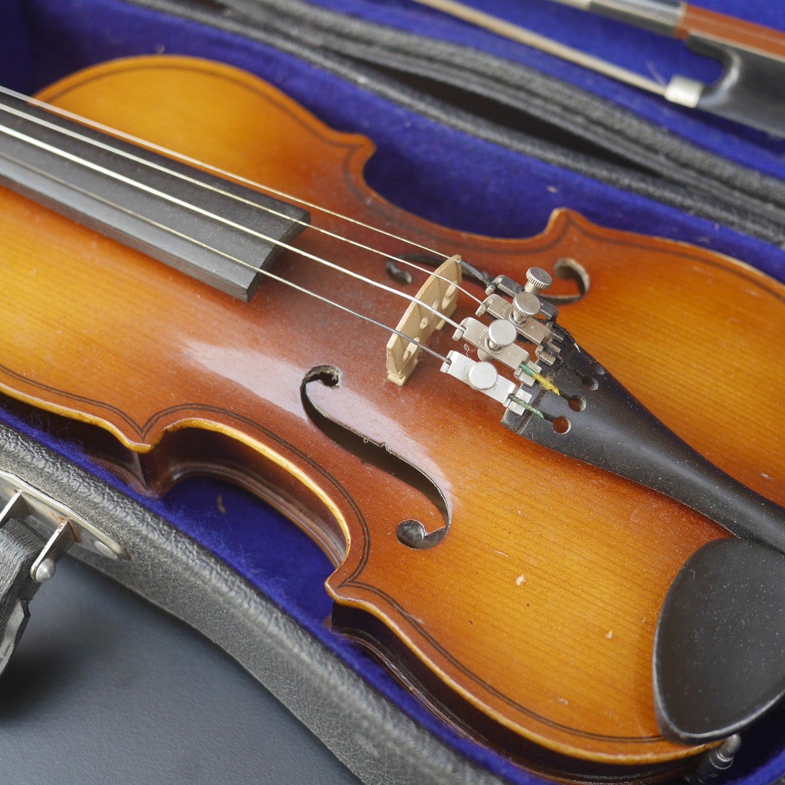 Suzuki 1/10 Student Violin Model 7.  Outfit with bow and case.  1970s