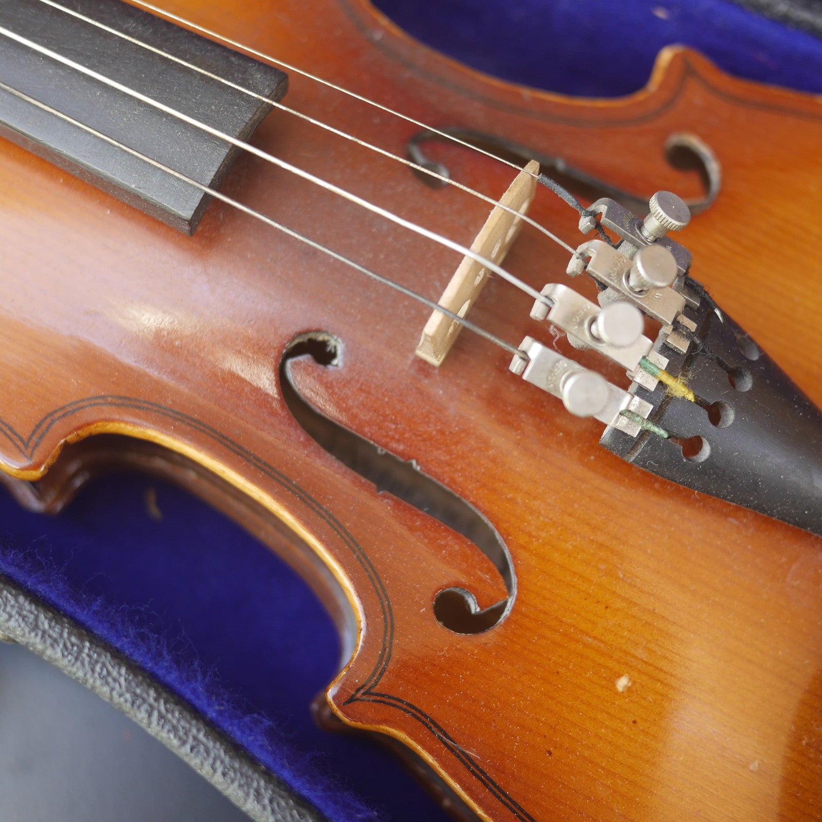 Suzuki 1/10 Student Violin Model 7.  Outfit with bow and case.  1970s