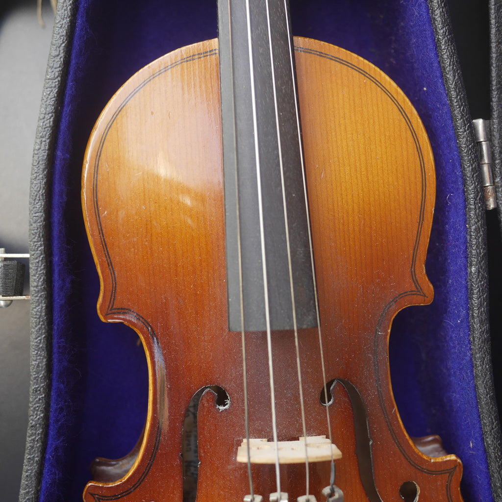 Suzuki 1/10 Student Violin Model 7.  Outfit with bow and case.  1970s