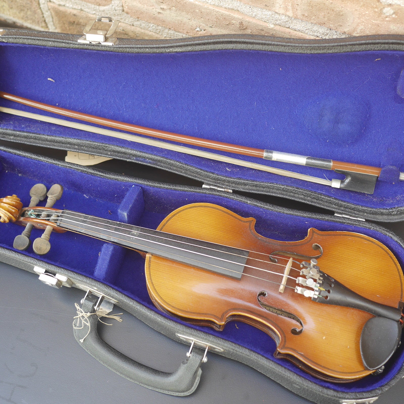Suzuki 1/10 Student Violin Model 7.  Outfit with bow and case.  1970s