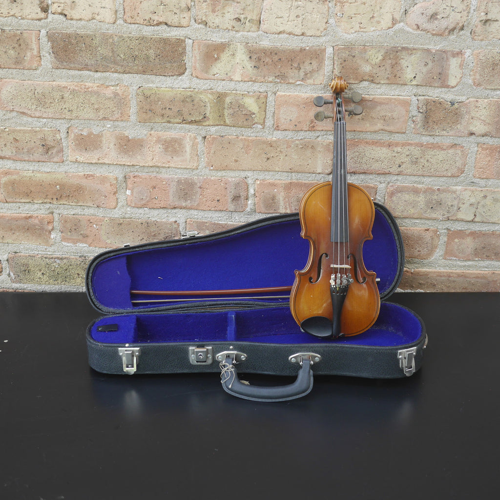 Suzuki 1/10 Student Violin Model 7.  Outfit with bow and case.  1970s