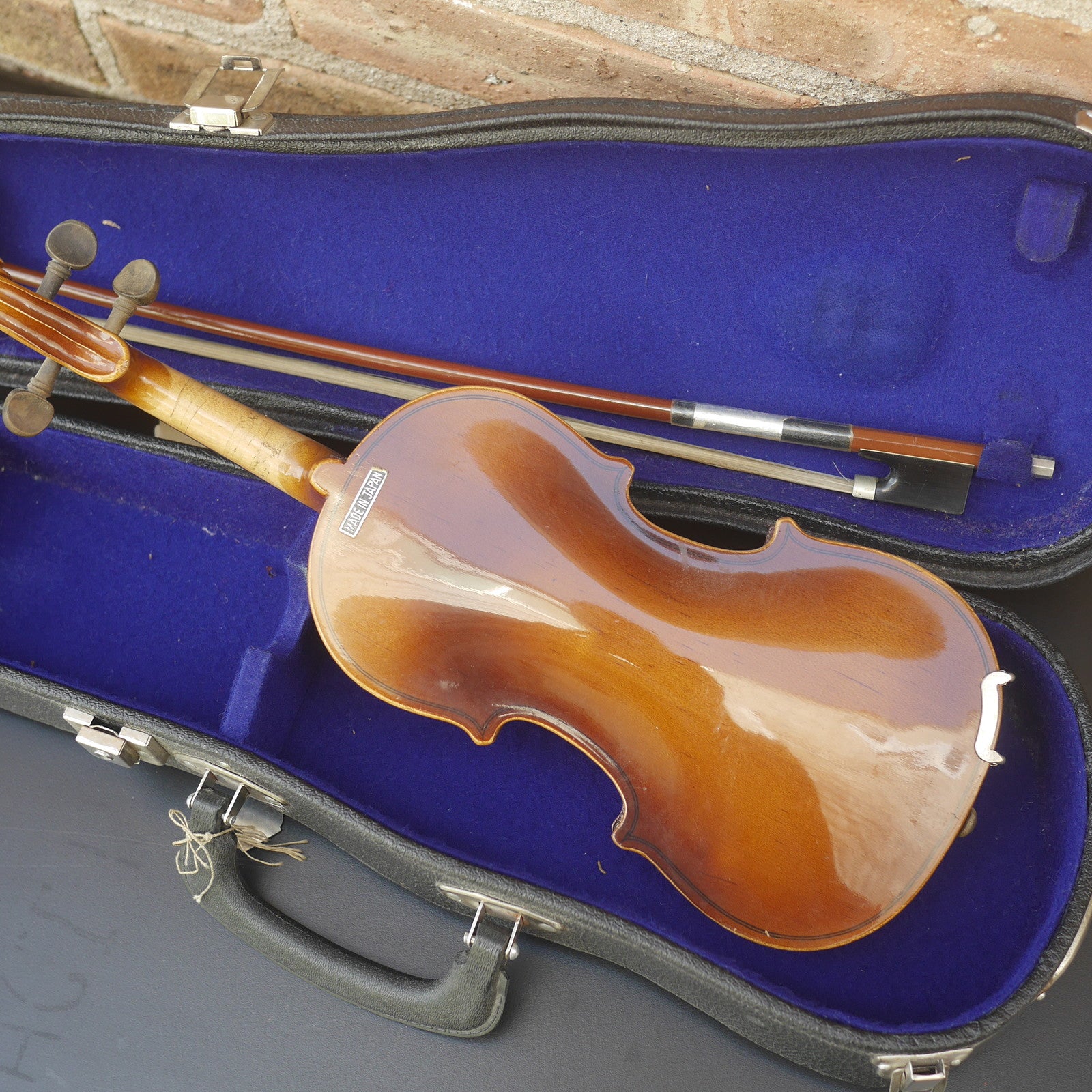 Suzuki 1/10 Student Violin Model 7.  Outfit with bow and case.  1970s