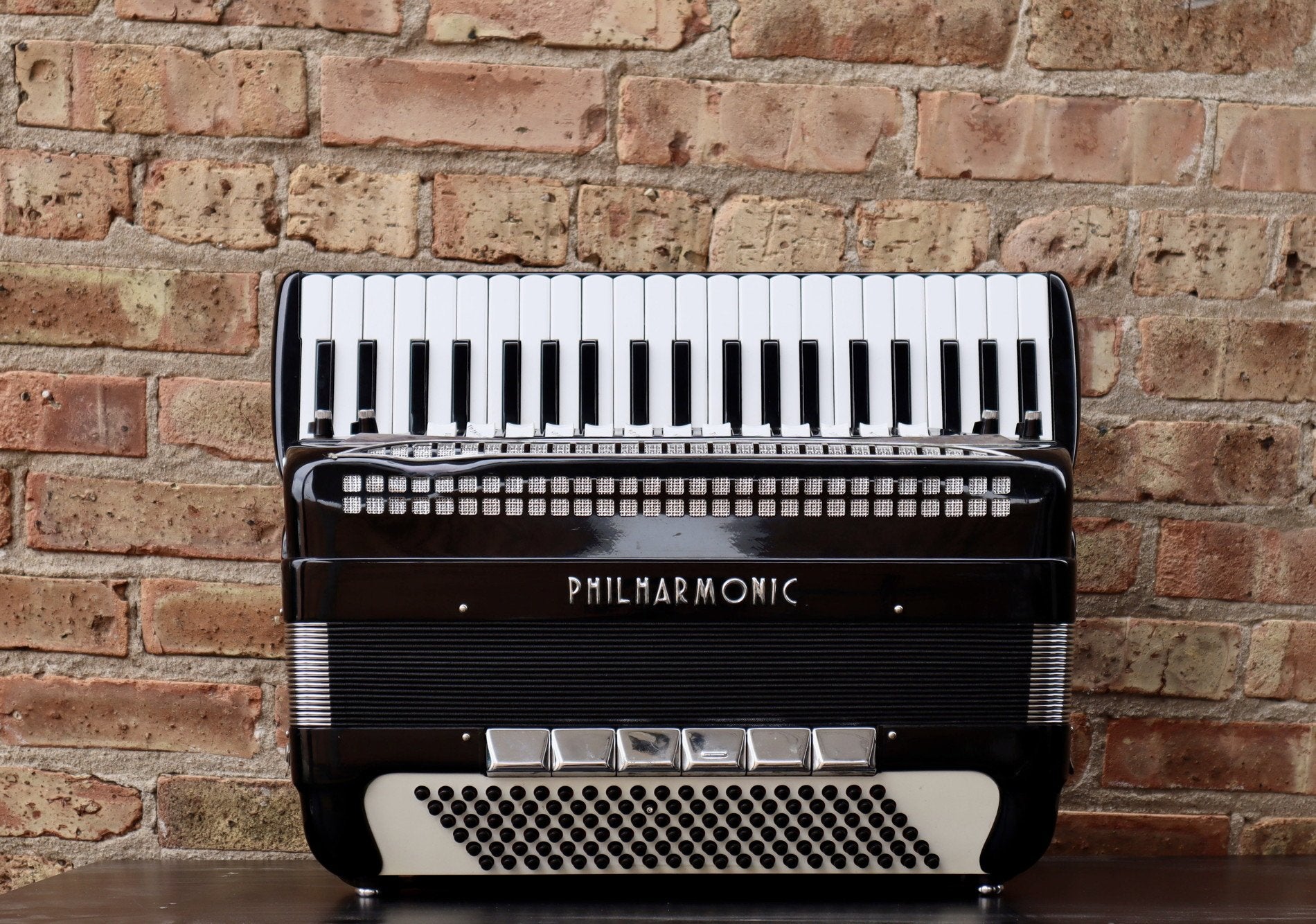 Philharmonic Accordion Model P116L Continental 1970