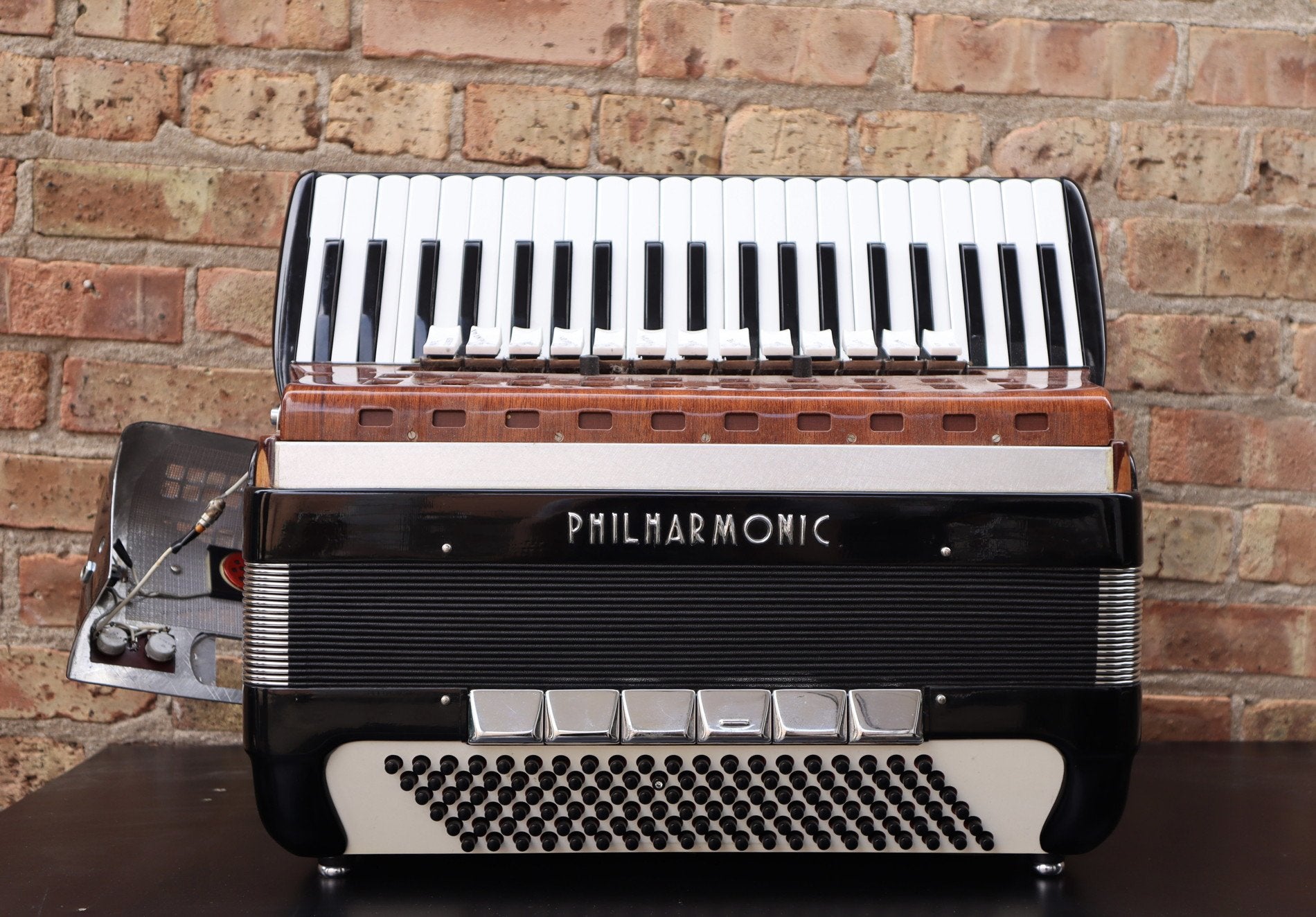 Philharmonic Accordion Model P116L Continental 1970