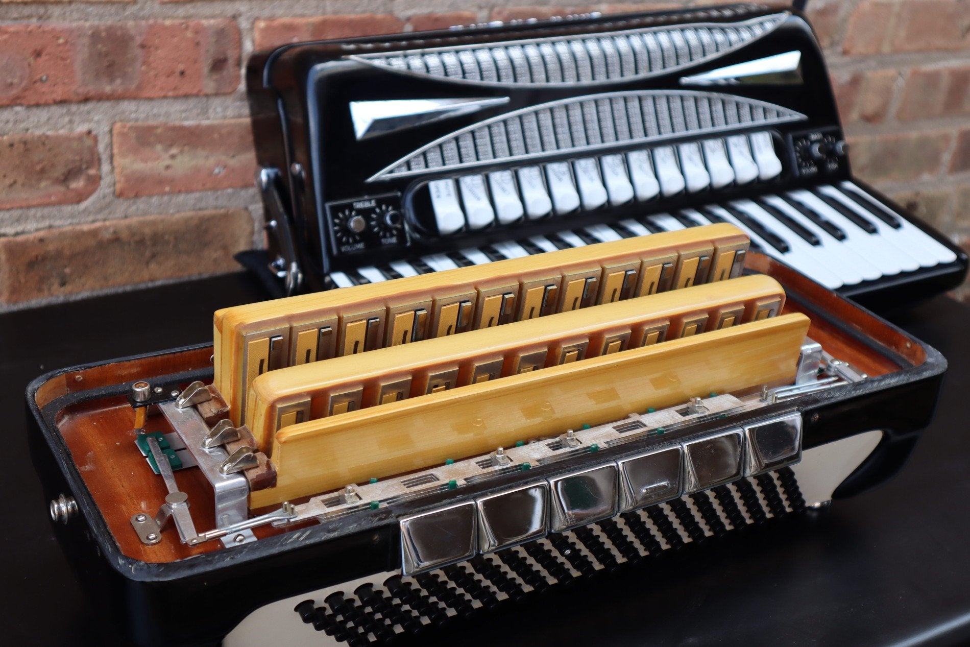 Philharmonic Accordion Model P116L Continental 1970