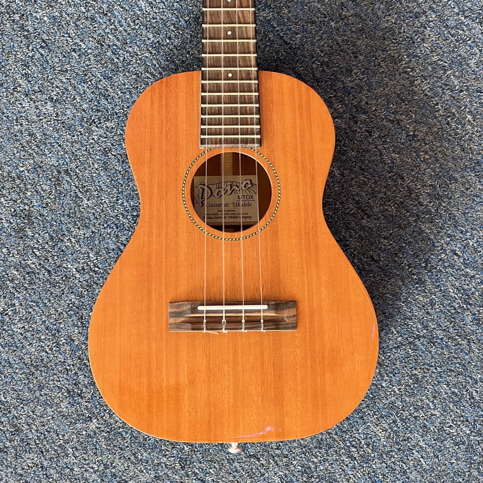 Pono MTDX Tenor Ukulele w/hard shell case