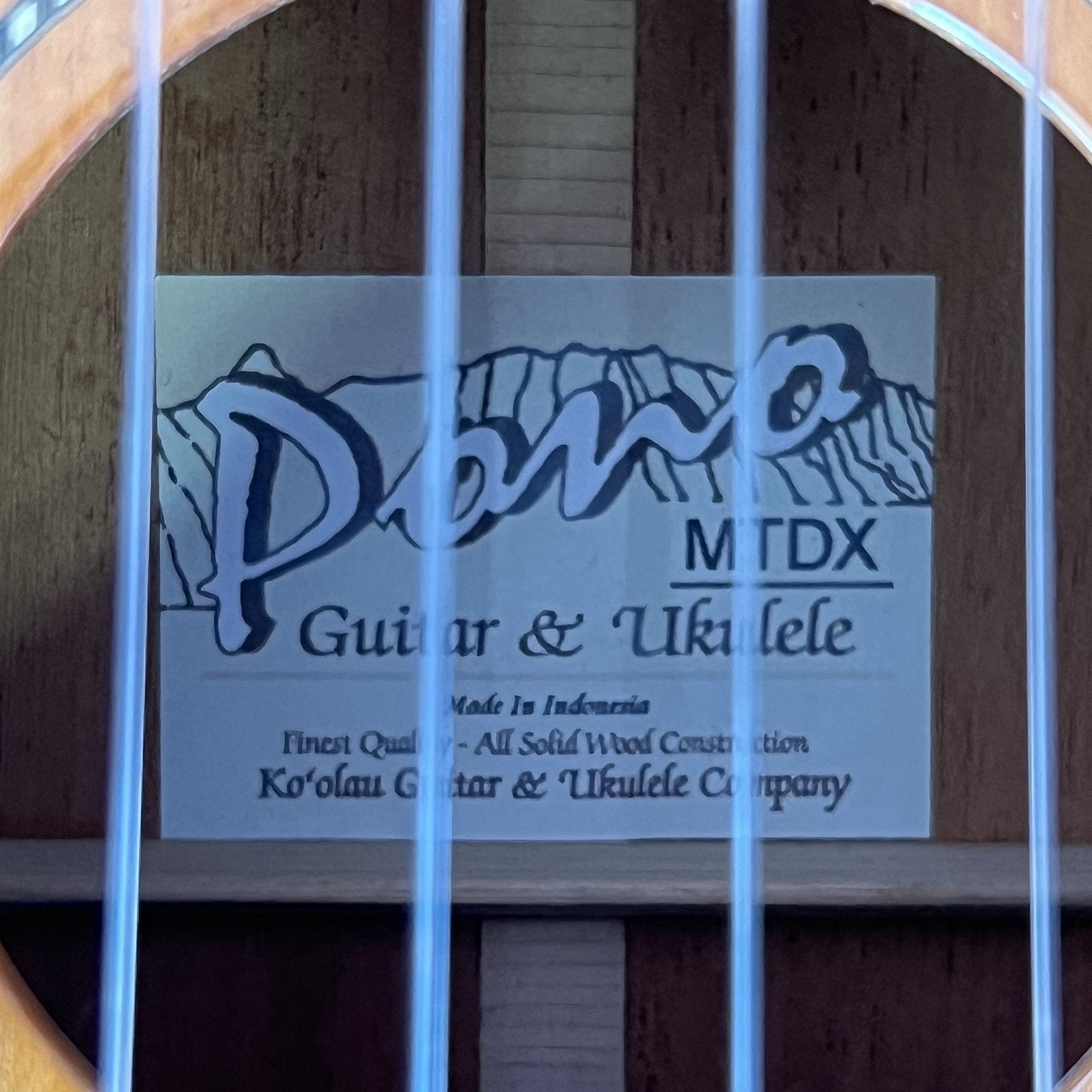Pono MTDX Tenor Ukulele w/hard shell case