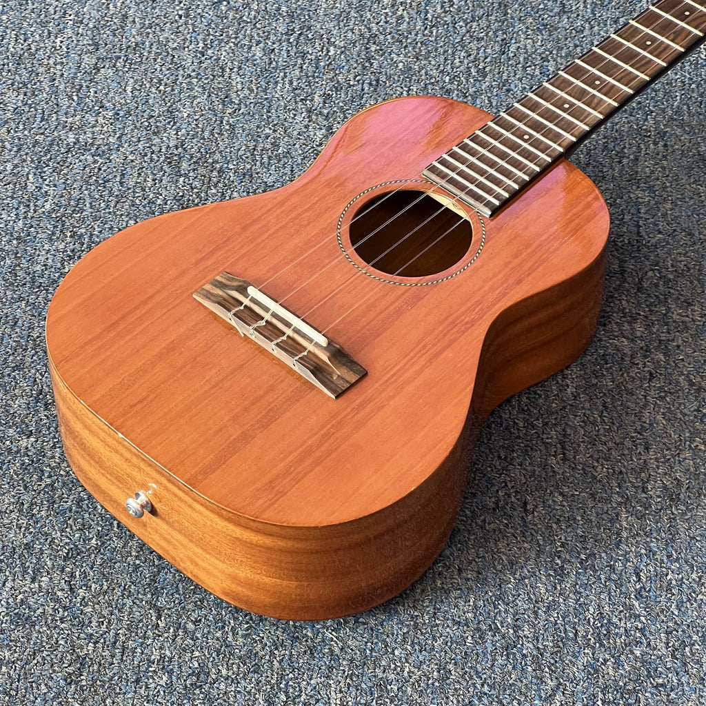 Pono MTDX Tenor Ukulele w/hard shell case