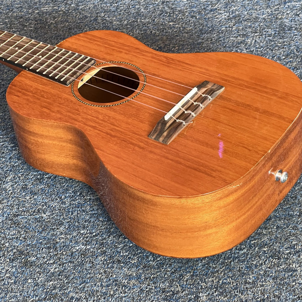 Pono MTDX Tenor Ukulele w/hard shell case