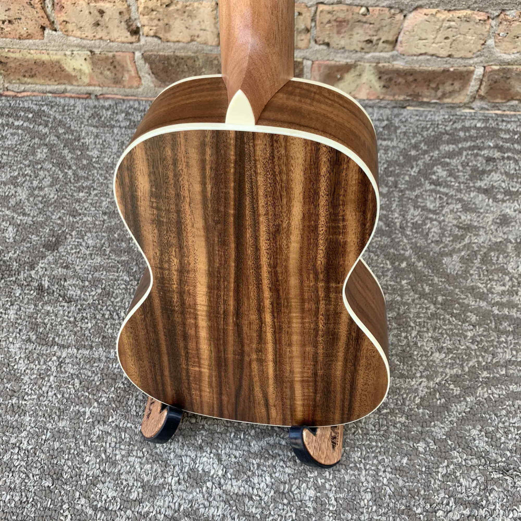 Alvarez Regent Concert Ukulele Pack w/Tuner and Gig bag Acacia