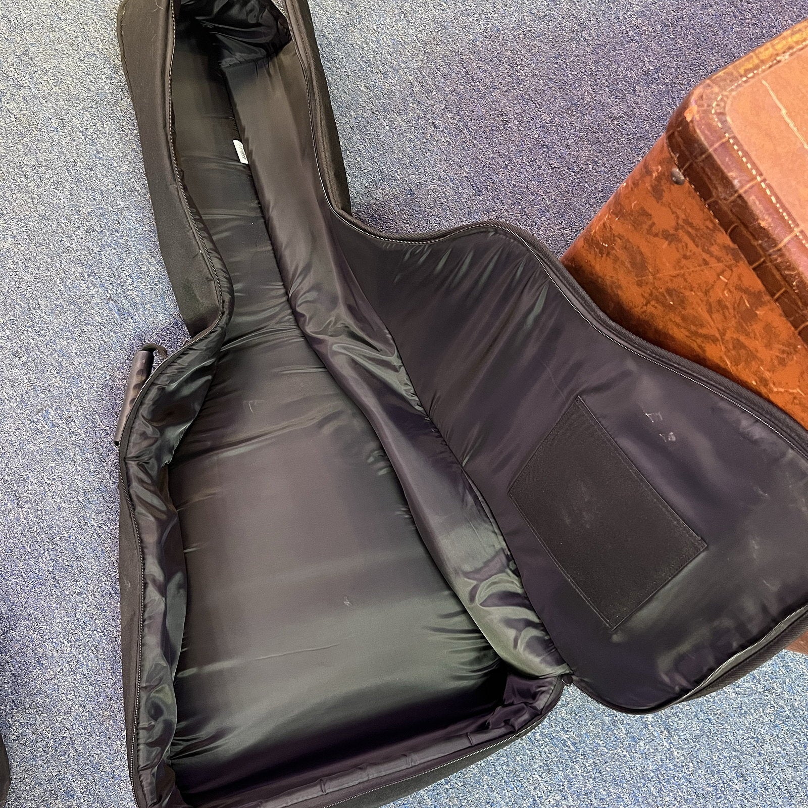 RoadRunner Acoustic Guitar Gig Bag - Used