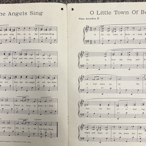 Santa’s Favorite Carols for Boys and Girls to Play and Sing Accordion B.C.