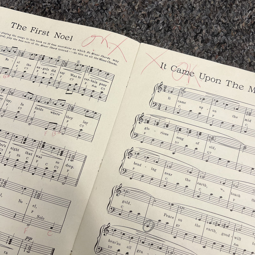 Santa’s Favorite Carols for Boys and Girls to Play and Sing Accordion B.C.