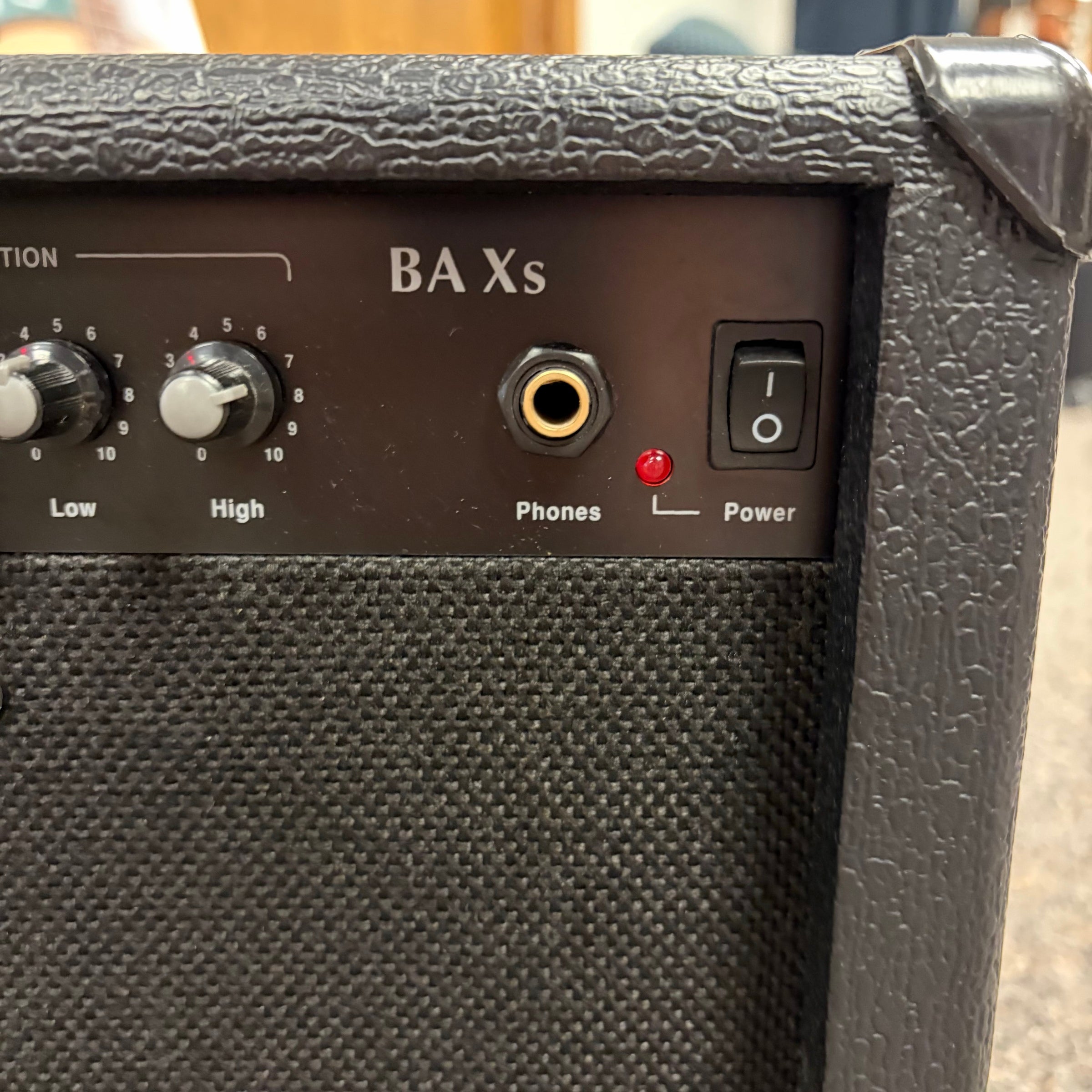 Silvertone BA Xs Bass Guitar Practice Amp (used)