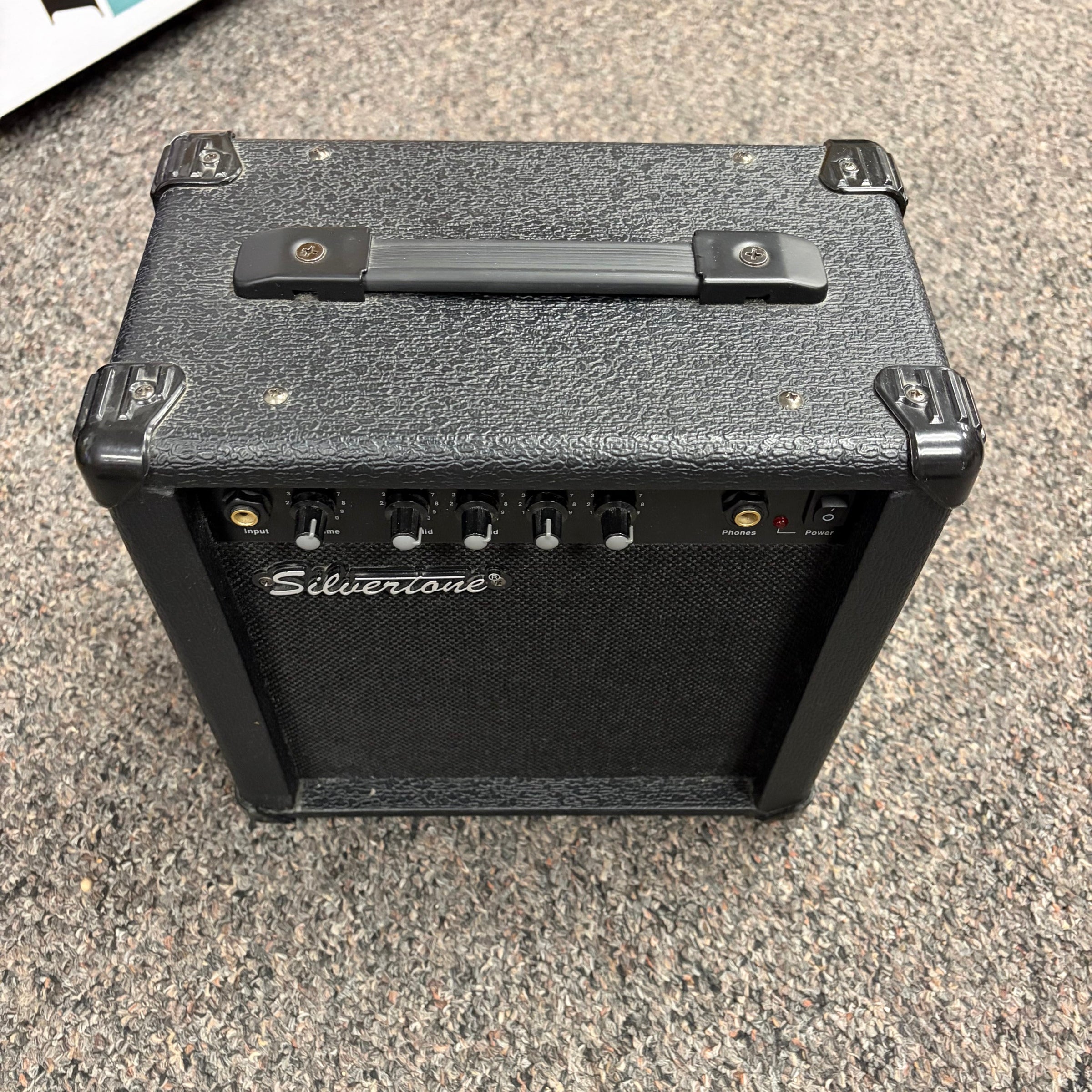 Silvertone BA Xs Bass Guitar Practice Amp (used)