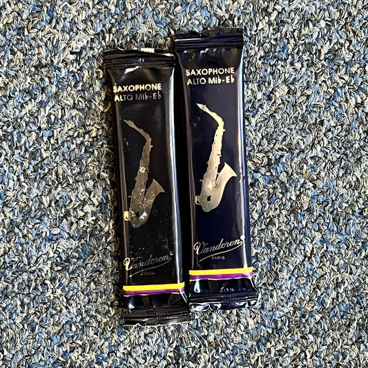 Vandoren Traditional Alto Saxophone Reeds - Single
