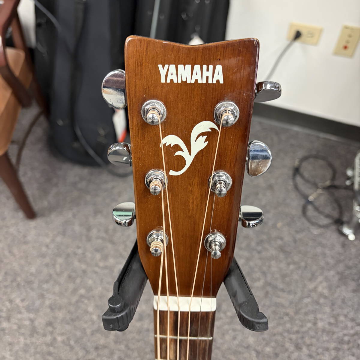 Yamaha F325 Acoustic Guitar Used