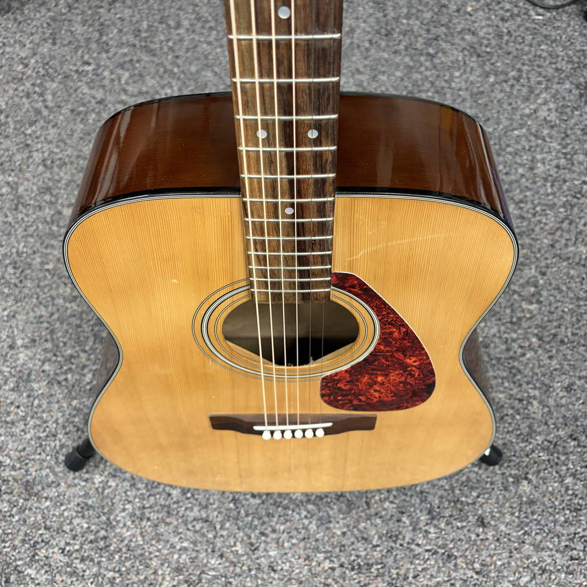 Yamaha F325 Acoustic Guitar Used