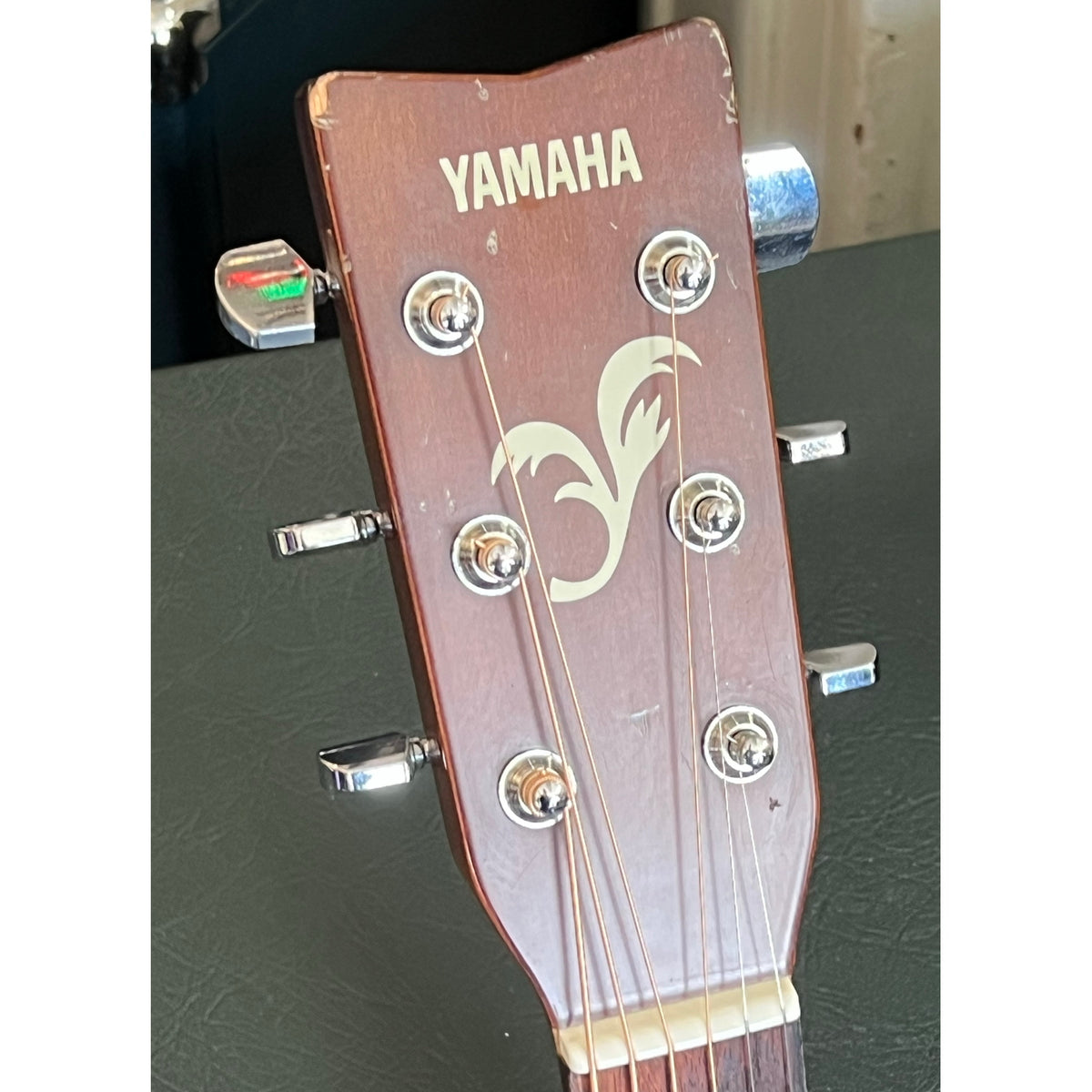 Yamaha FG401 Acoustic Guitar  w/case – Used Very Good Condition