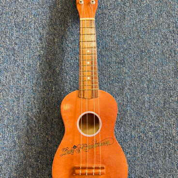Duke Kahanamoku Hawaiian Souvenir Ukulele Vintage in box