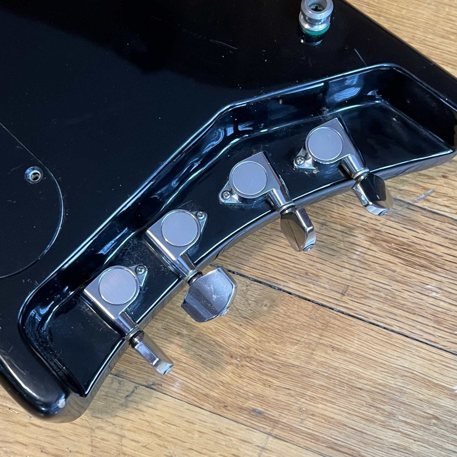 Hondo Alien Headless Electric Bass Guitar 1980s