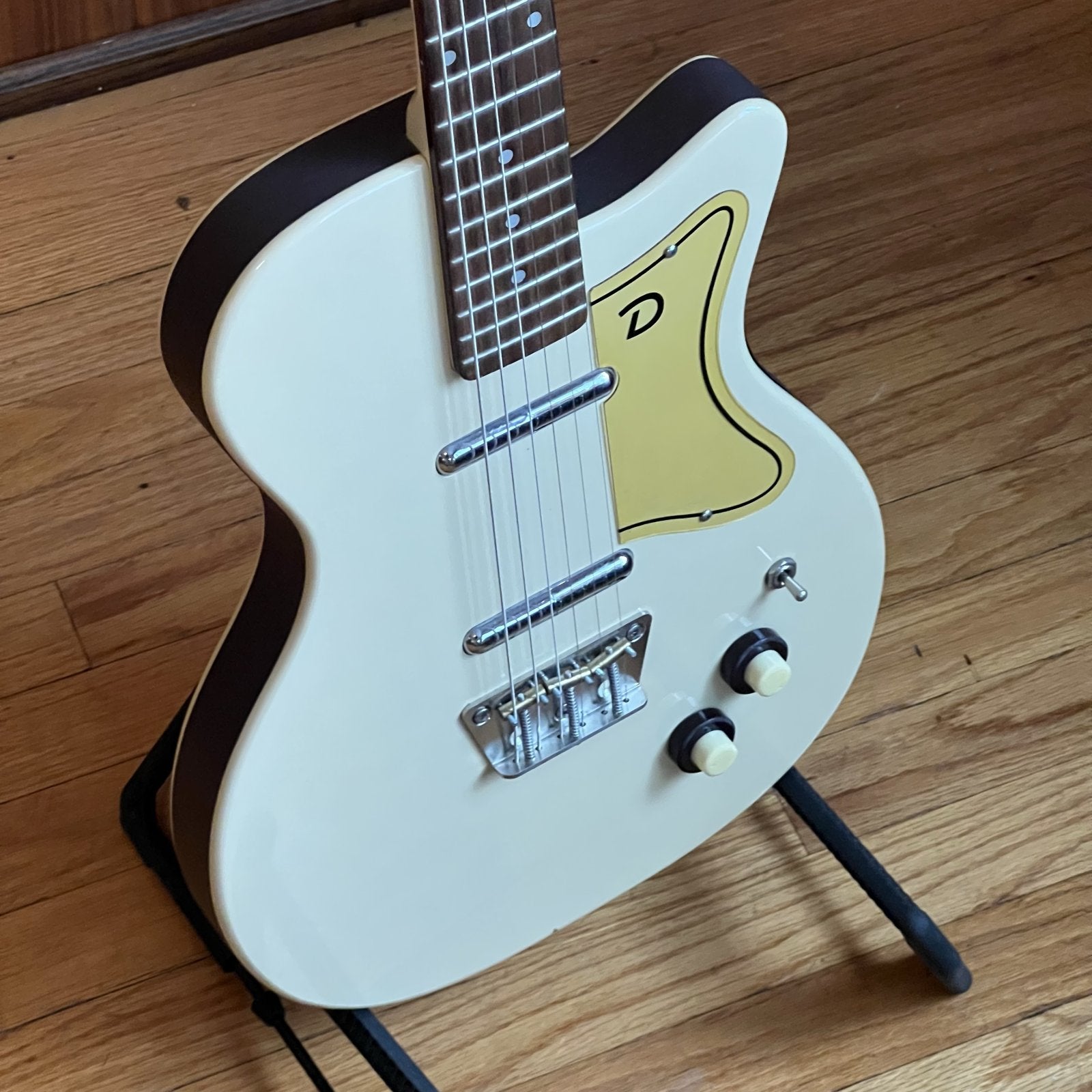 Danelectro 56 U2 Reissue Singlecut Solid Body Electric Guitar cream color used 1990s