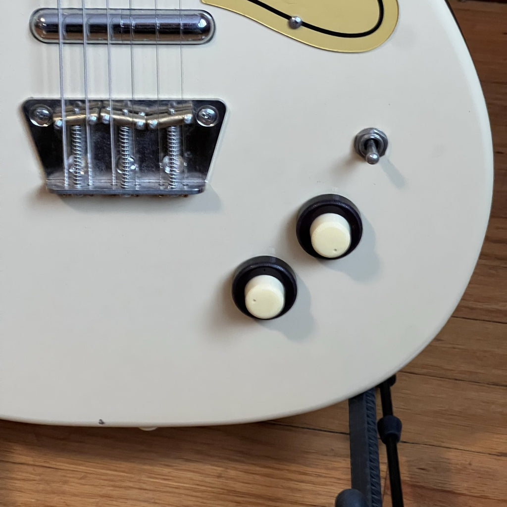 Danelectro 56 U2 Reissue Singlecut Solid Body Electric Guitar cream color used 1990s