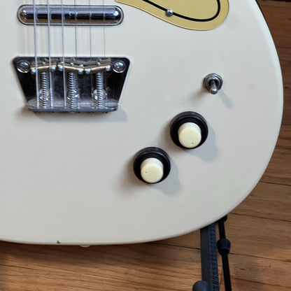 Danelectro 56 U2 Reissue Singlecut Solid Body Electric Guitar cream color used 1990s