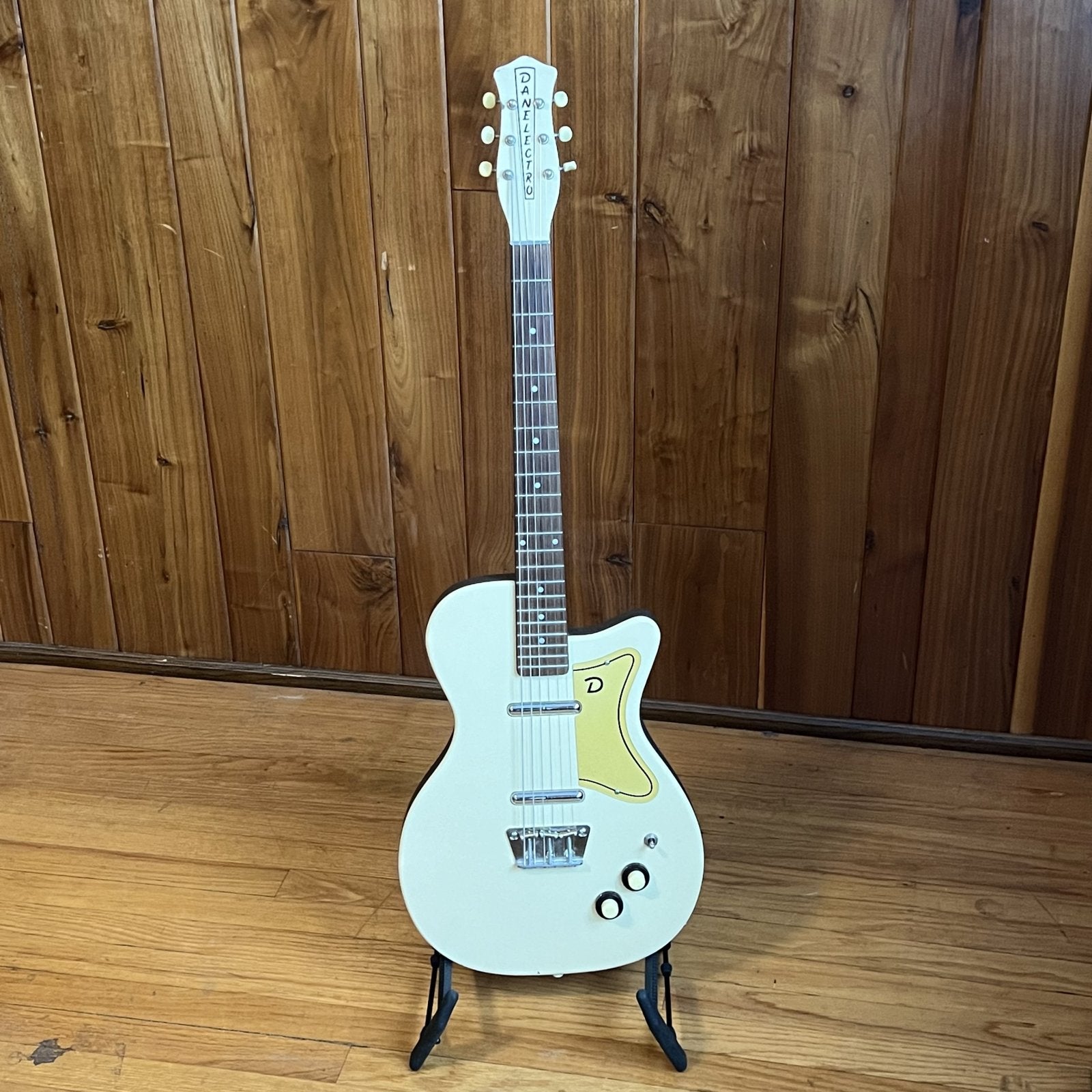 Danelectro 56 U2 Reissue Singlecut Solid Body Electric Guitar cream color used 1990s