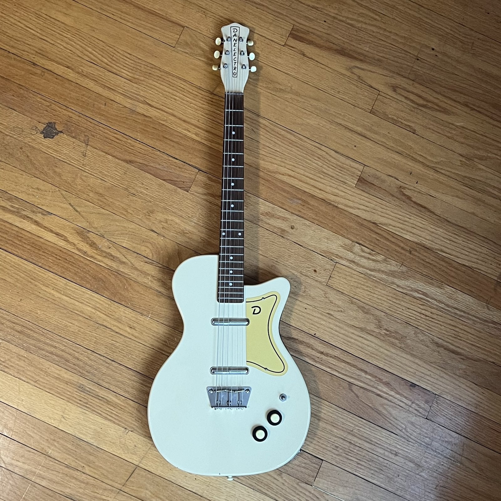 Danelectro 56 U2 Reissue Singlecut Solid Body Electric Guitar cream color used 1990s