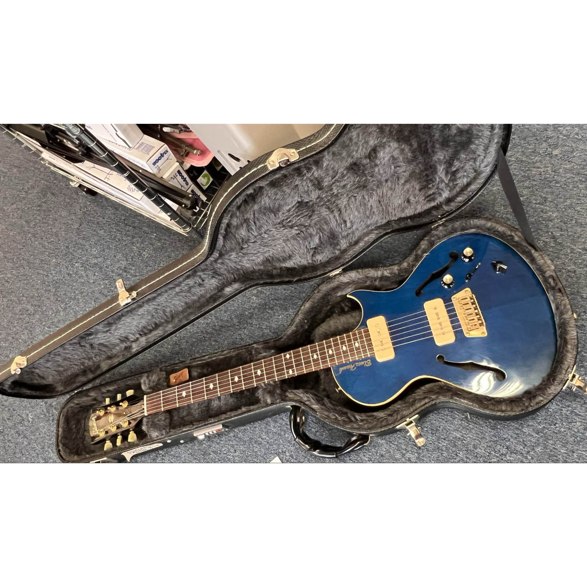 Gibson Blueshawk Electric Guitar Blue 2001 Very Good w/HSC