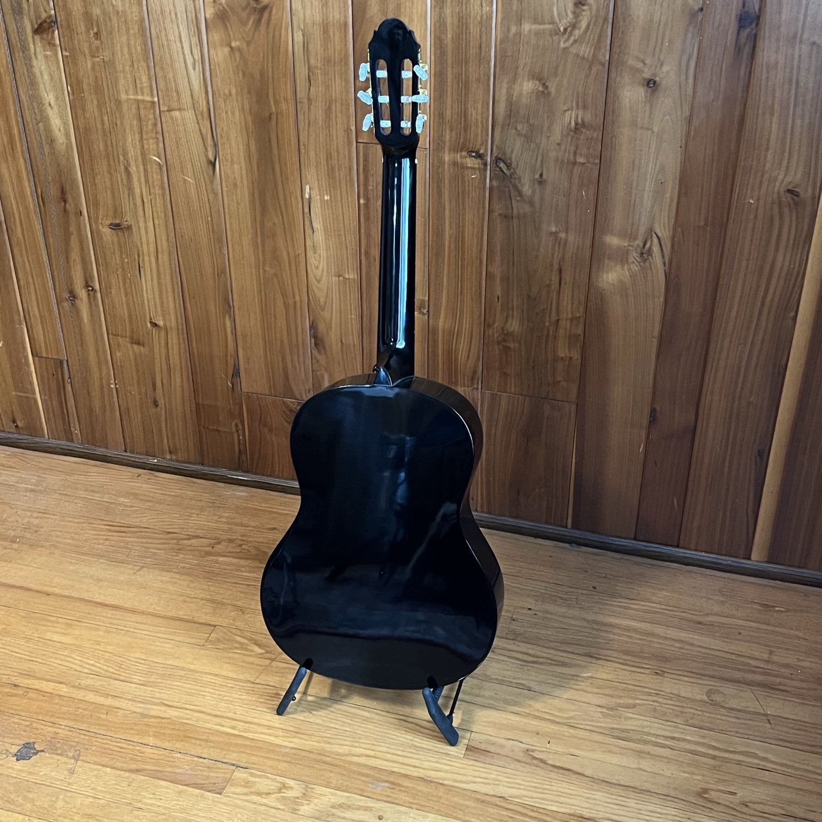 Huntington Classical Acoustic Guitar (Nylon String) used