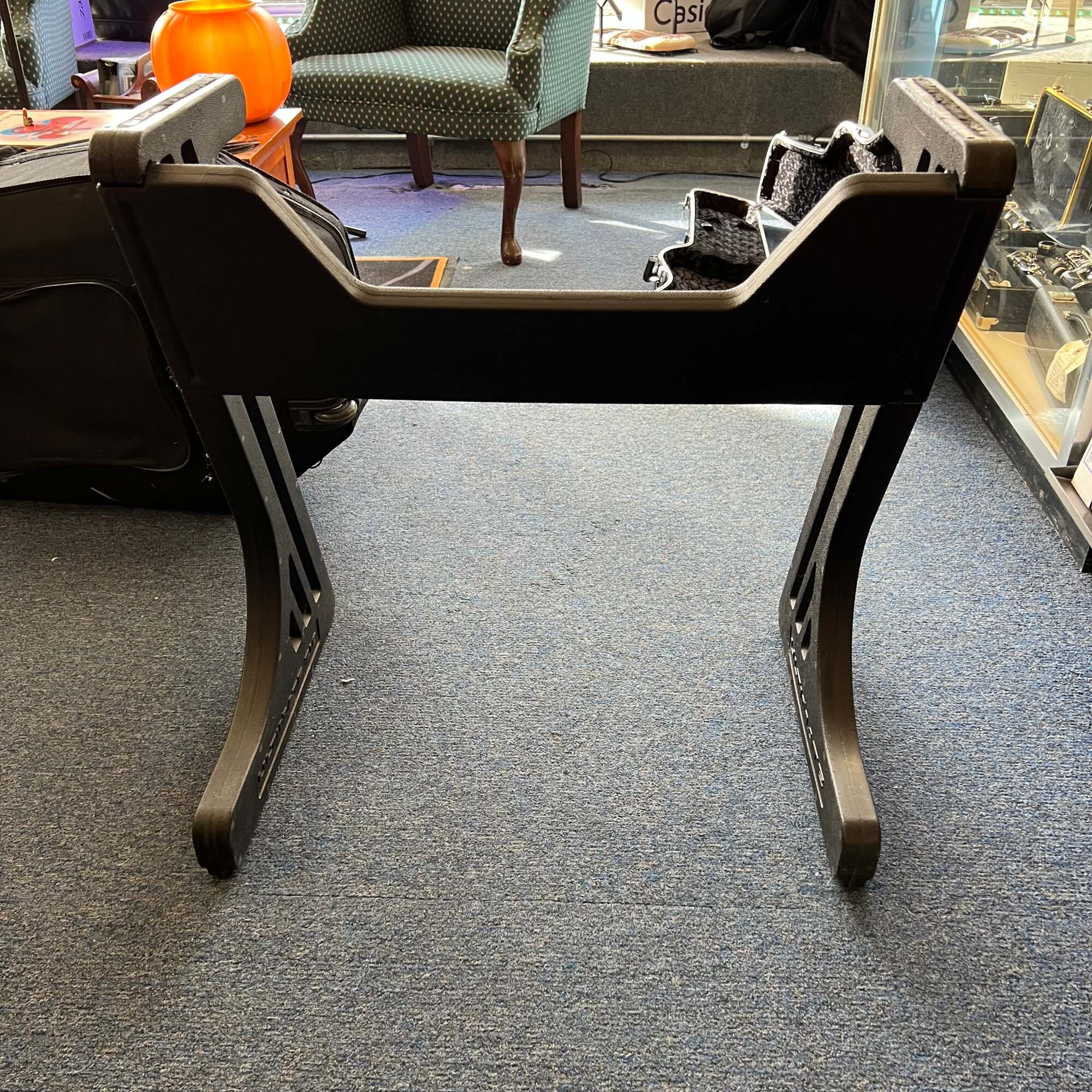 Ultimate Z18 Z style keyboard stand vintage Black plastic