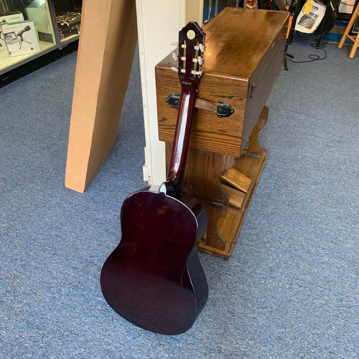 Lucero LC-100 Classical Guitar Excellent with Bag (used)