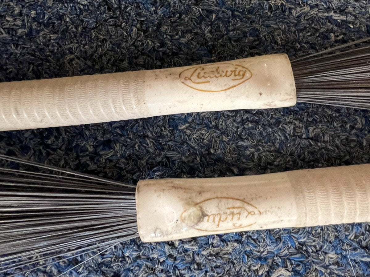 Ludwig Drum Wire Brushes retractable Vintage