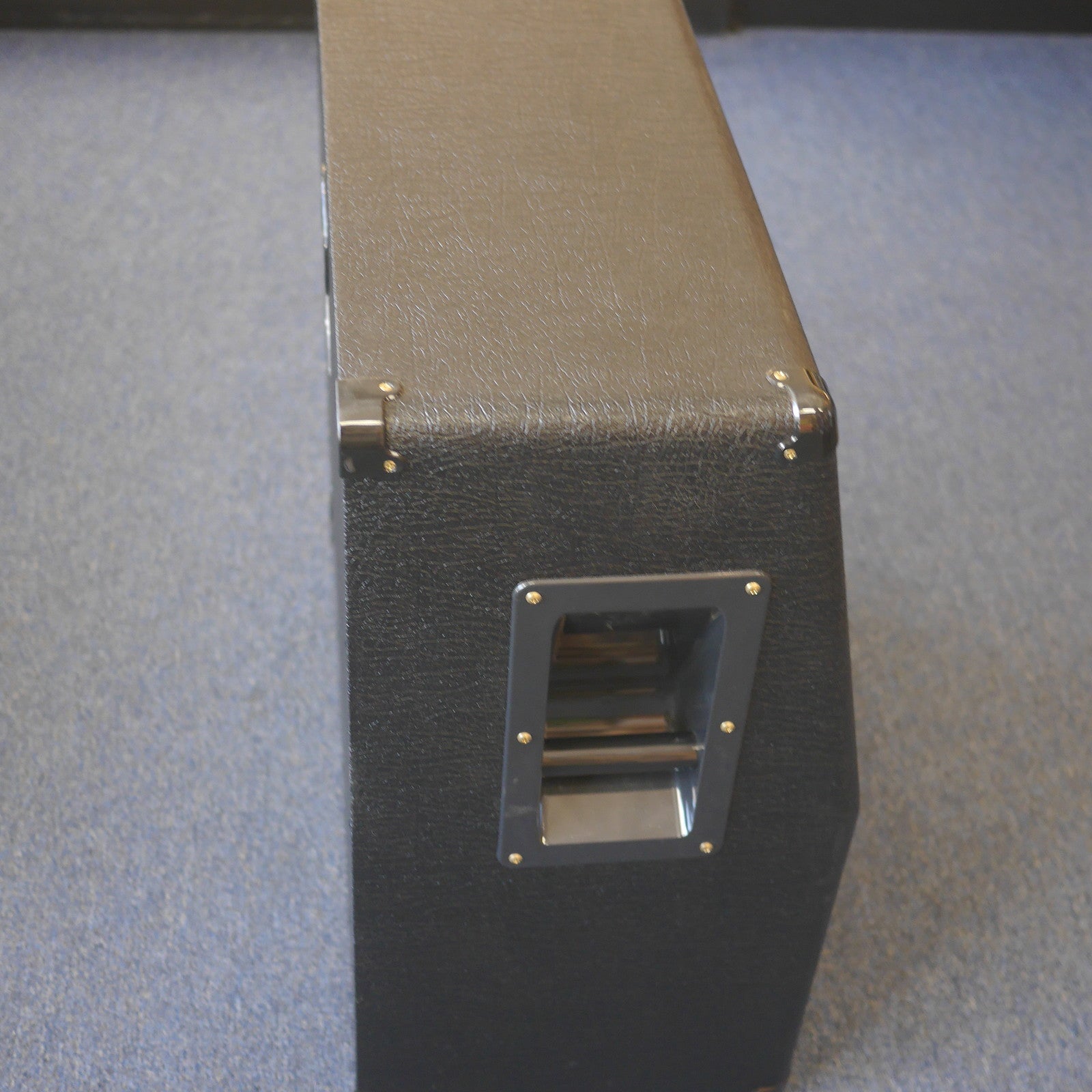 Marshall MX412AR 240-watt 4x12" Angled Extension Cabinet Mint