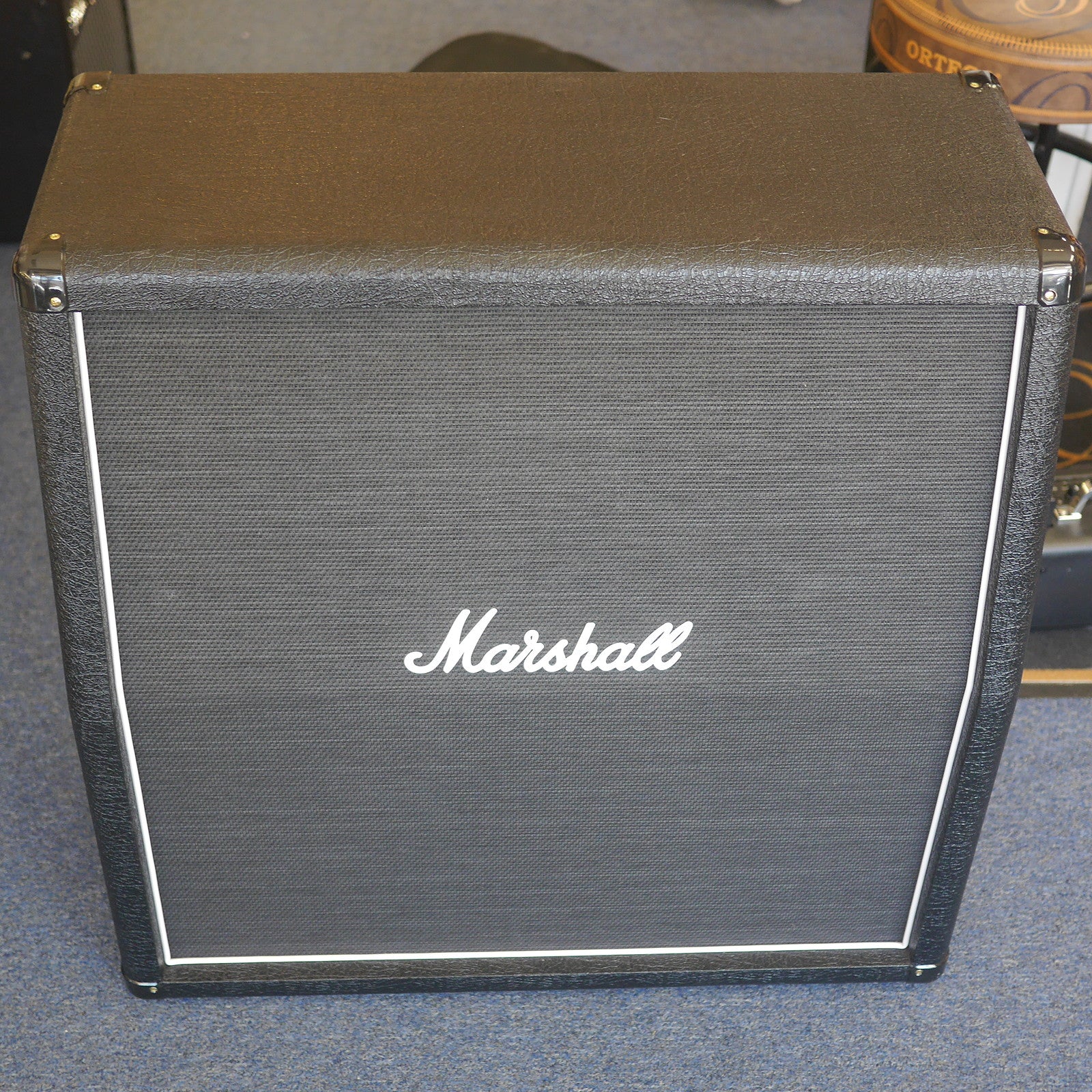 Marshall MX412AR 240-watt 4x12" Angled Extension Cabinet Mint
