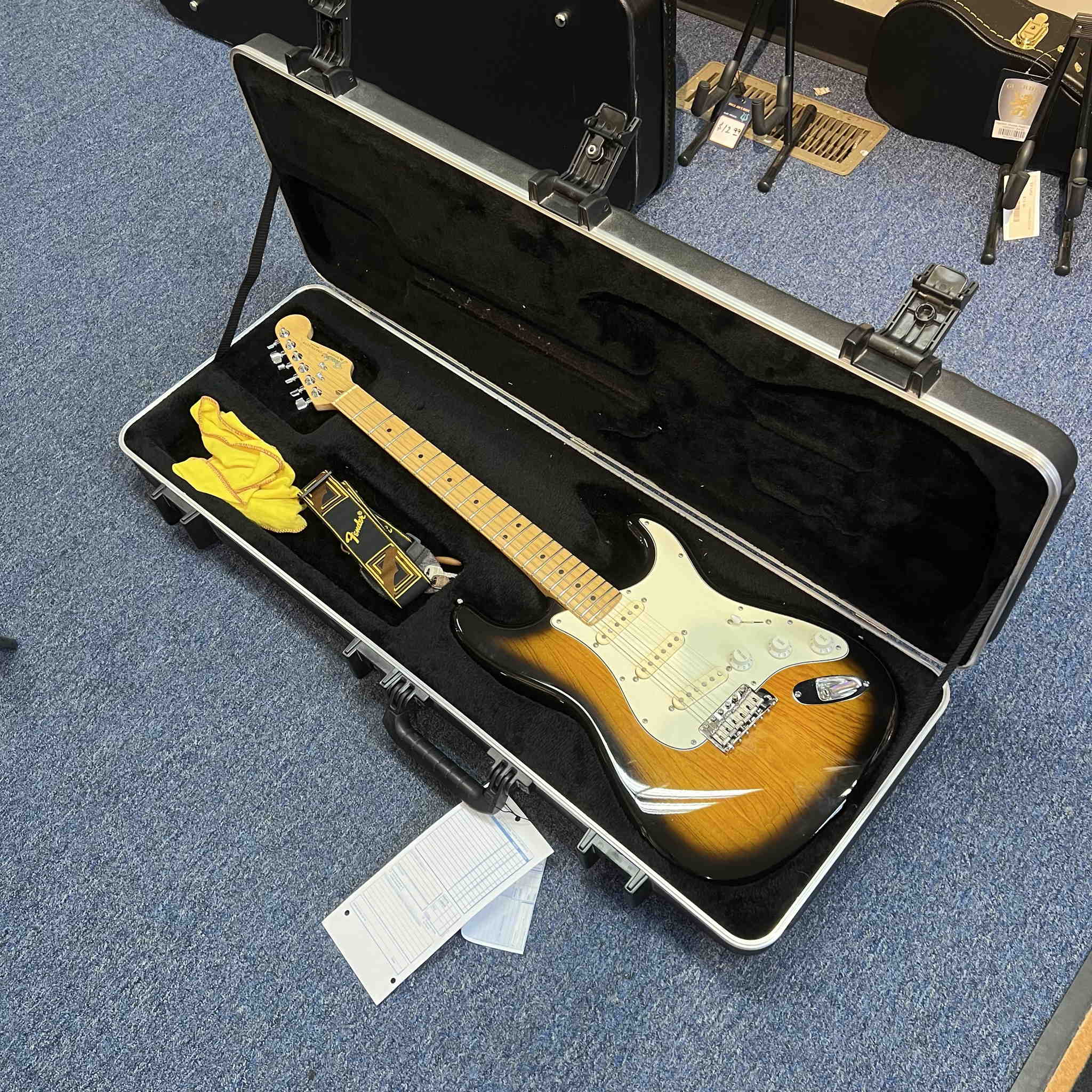 American Standard Stratocaster (1993) Maple Fingerboard 2-Color Sunburst