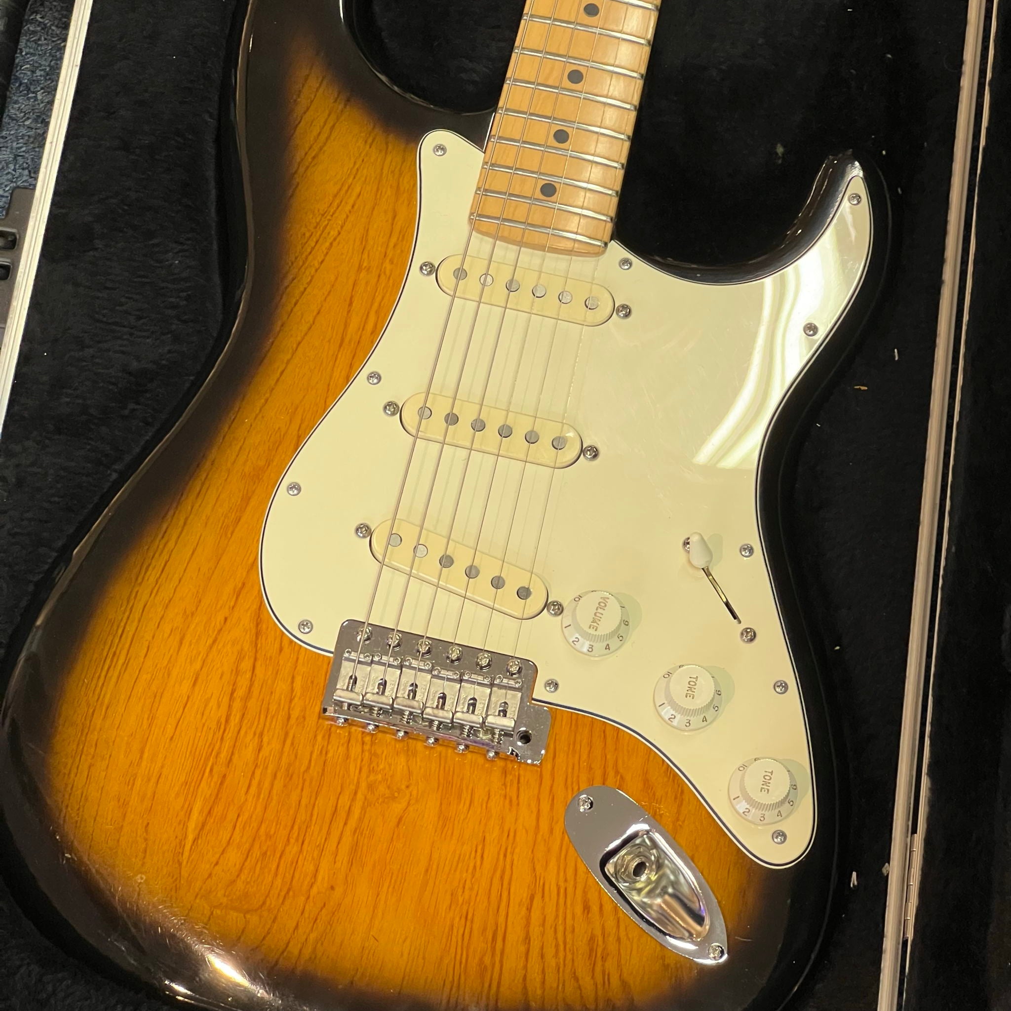 American Standard Stratocaster (1993) Maple Fingerboard 2-Color Sunburst